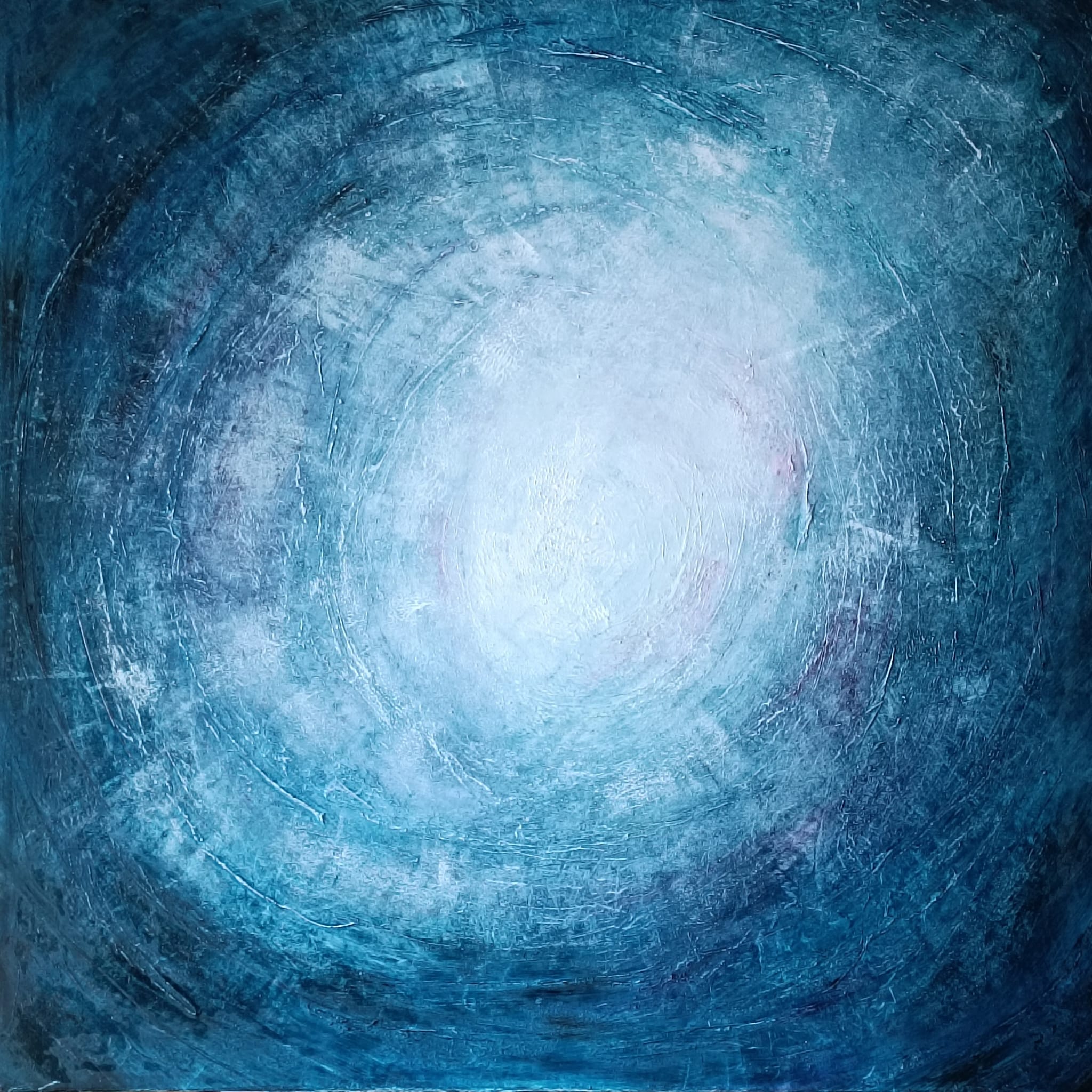 Opera della serie ThalassoPhilia: vortice d'acqua in olio su tela, blu profondo e luce centrale